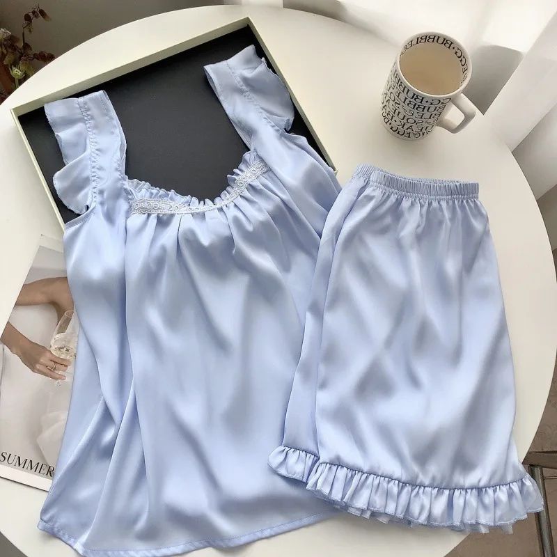 Chất liệu vải lụa cho đồ ngủ nữ mùa hè